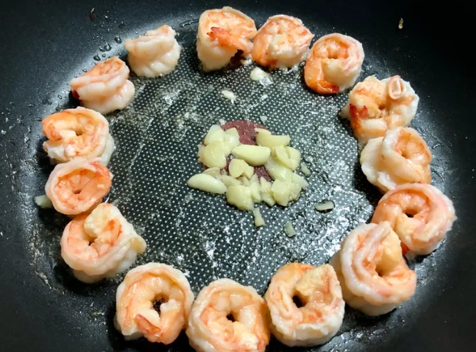 洋蔥炒蝦仁做法