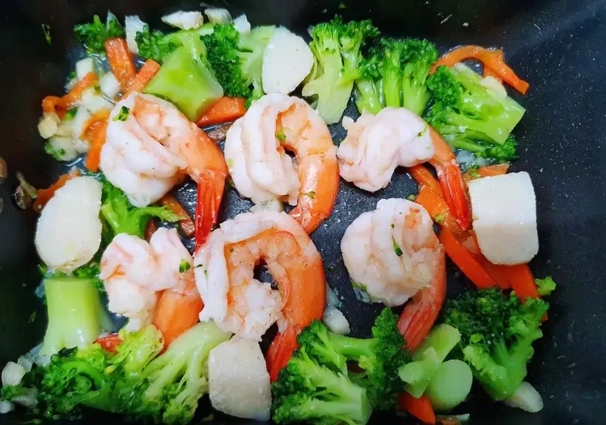 蝦仁搭配蔬菜