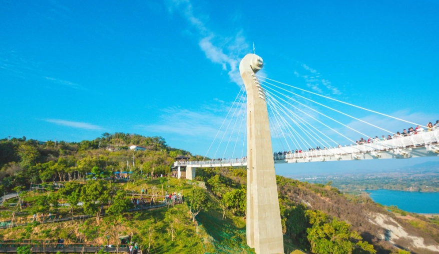 崗山之眼晚上可以去嗎？夜景開放時間、安全指南與完整攻略
