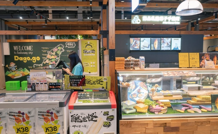 輕軌哈瑪星站美食