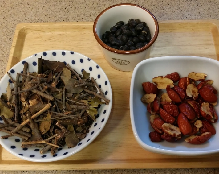 黑豆蓮子紅棗枸杞水 煮法