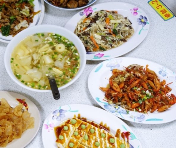 阿里山石桌附近餐廳