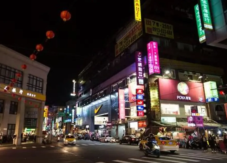 桃園火車站附近逛街全攻略：購物、美食、交通一次搞定