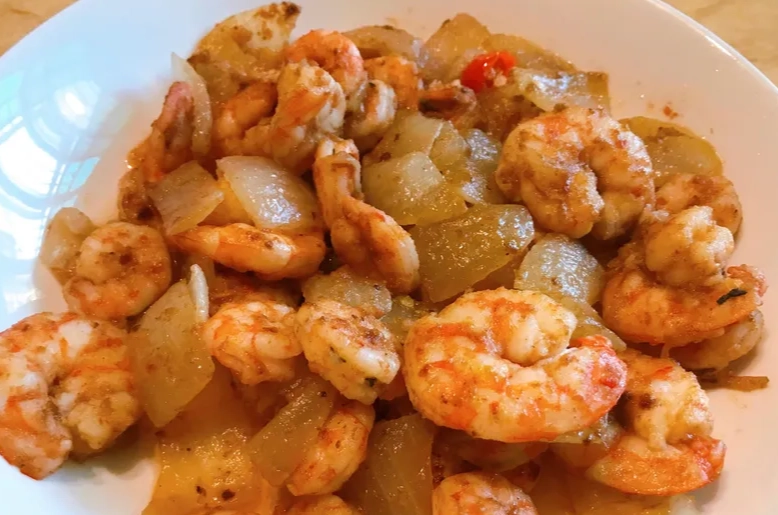洋蔥炒蝦做法