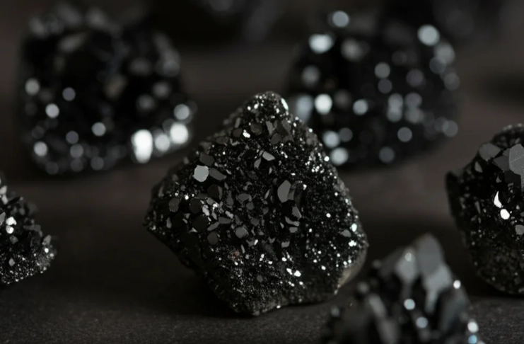 黑银钛矿床 黑银钛矿床