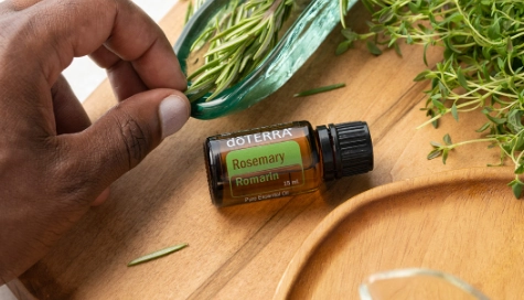 迷迭香精油皮膚 迷迭香精油皮膚