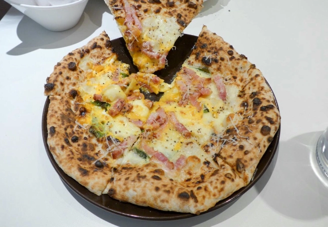 台中窯烤披薩推薦指南：5家必訪手工窯烤店，從道地拿坡里到創意口味