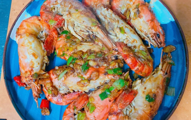 蒜香蔥爆蝦做法全攻略：從選蝦到爆香，一次學會所有關鍵技巧