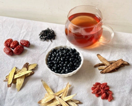 黑豆紅棗枸杞茶功效全解析：養生美容的神奇飲品指南