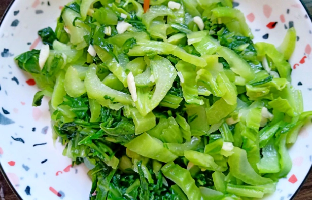 炒芥菜食谱完整教學：從選菜到上桌的秘訣與常見問題